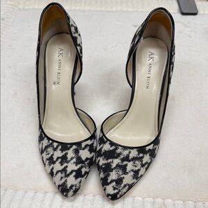 Anne Klein Black and White Patterned Heels.     Size 6 1/2